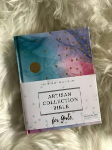 Bible Review NIV Artisan Collection Bible for Girls Image 2 #biblesforgirls #biblereview #biblesforteenagers #journalingbibles #bibleartjournaling #journalingartbibles #bibleart #biblejournaling #bibleartjournaling #bibleartjournalingforgirls