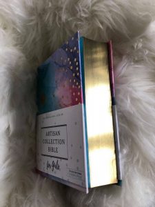 Bible Review NIV Artisan Collection Bible for Girls Image 4 #biblesforgirls #biblereview #biblesforteenagers #journalingbibles #bibleartjournaling #journalingartbibles #bibleart #biblejournaling #bibleartjournaling #bibleartjournalingforgirls